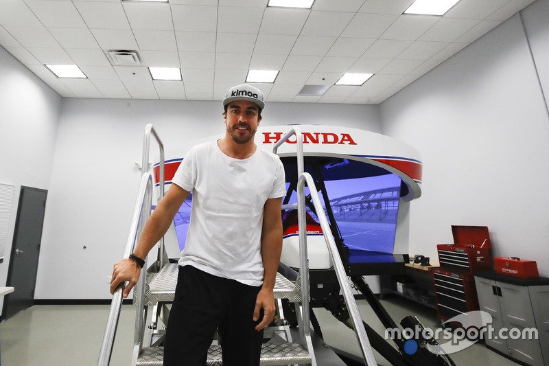 More information about "Indy 500: Alonso si prepara al simulatore Indycar"