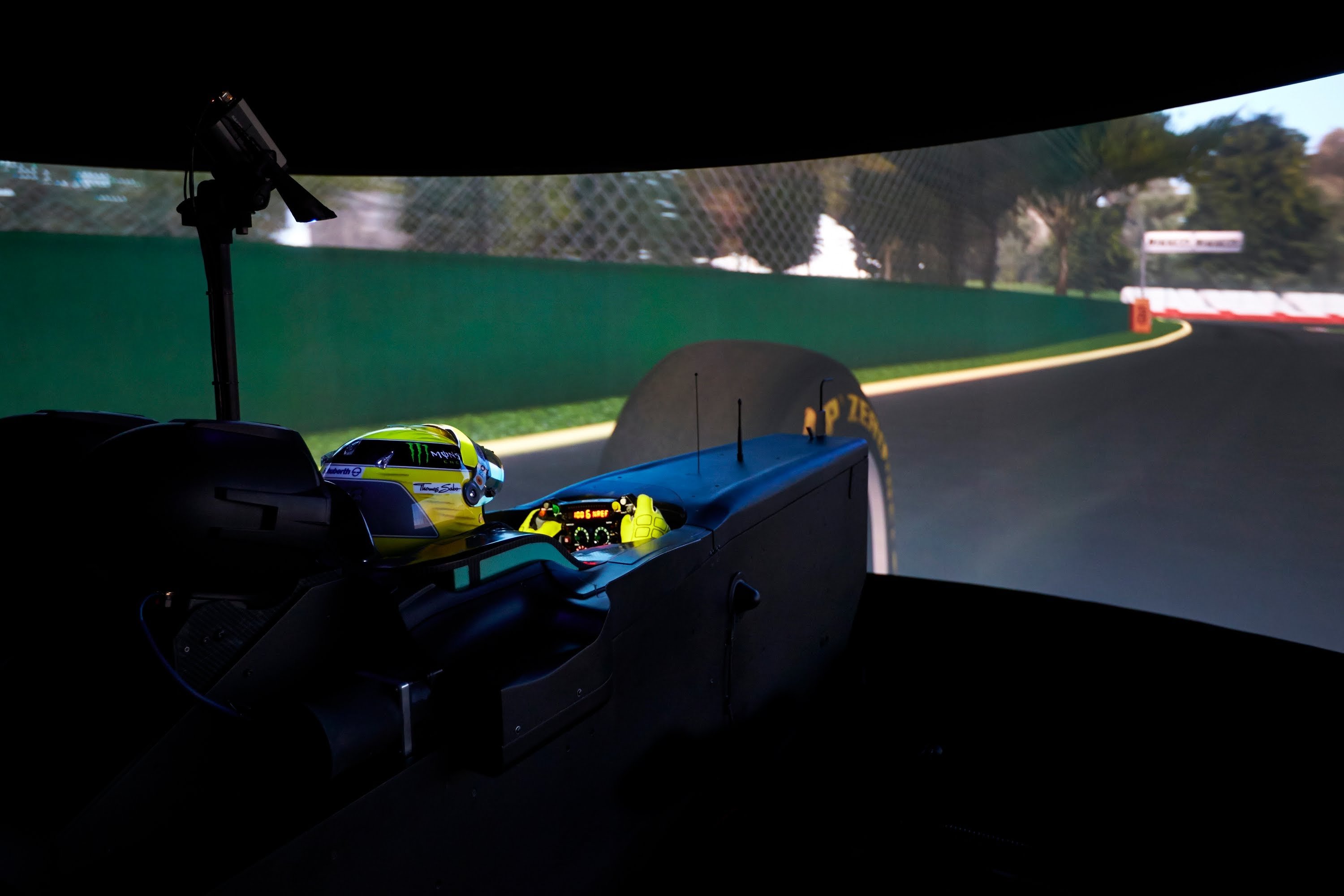 More information about "I problemi della Mercedes F1 ? Risolti al simulatore !"