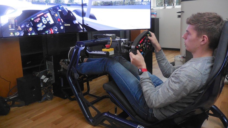 More information about "Max Verstappen: "Facciamo girare i simdrivers con il simulatore F1""