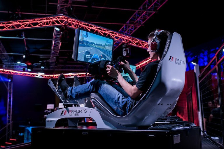F1_eSports_AbuDhabi_2017.jpg