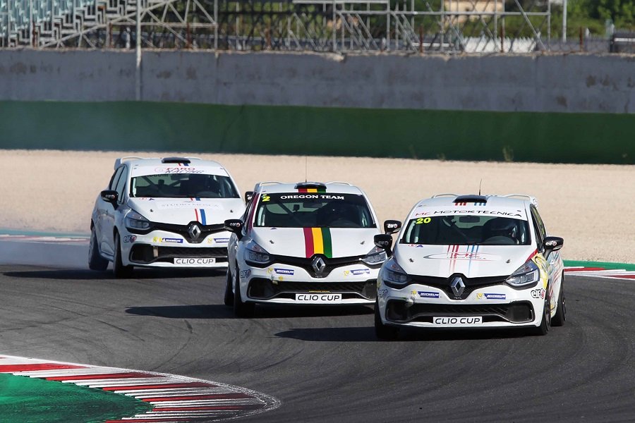 Clio_Cup_Italia.jpg.c0441ca9f5a27fb4a75244299002caff.jpg