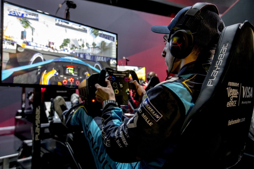driver.thumb.jpg.1ab81b8e17085016970b89d68d2a5799.jpg
