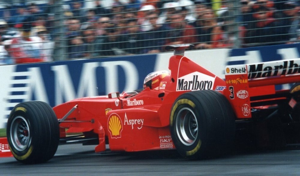 schumi.thumb.jpg.23afe5d7019cb9b79a45833d747f0dcd.jpg