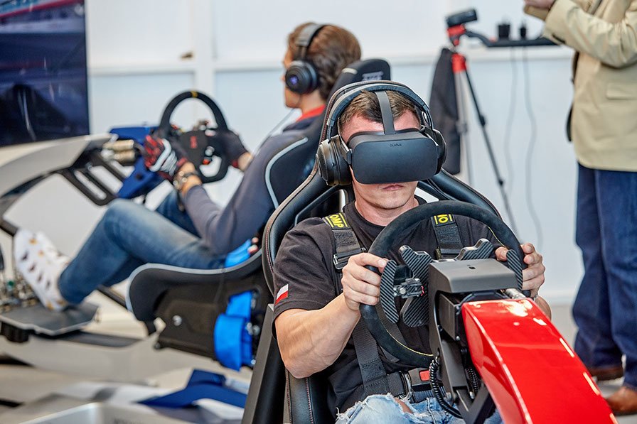 simracing.jpg.d4bd01d76f686535af929d4042c8b823.jpg