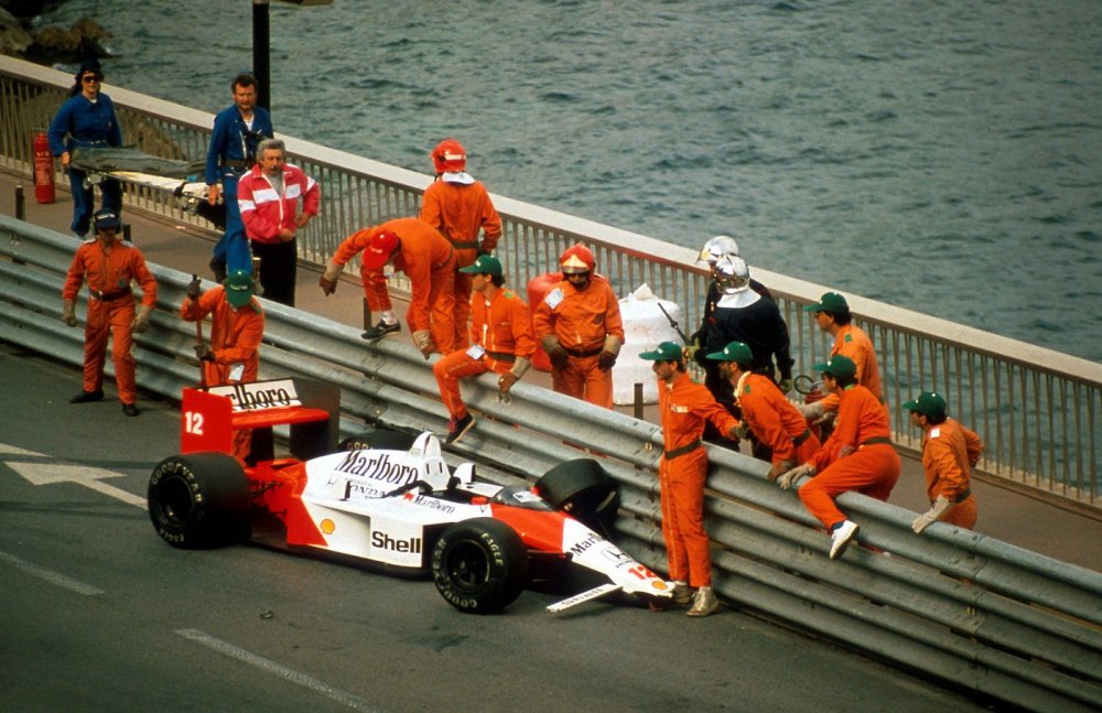 senna.thumb.jpg.96135dec380e42fa05df0492a6d14c4f.jpg