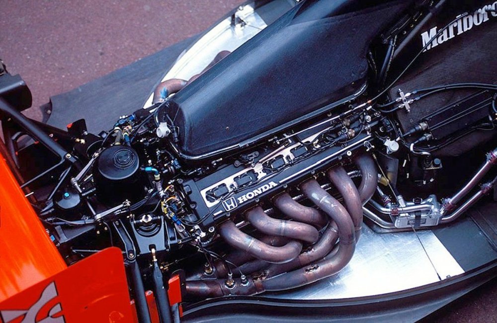 motore6.thumb.jpg.5d18f5a39c74183fb260258955f0b1a4.jpg