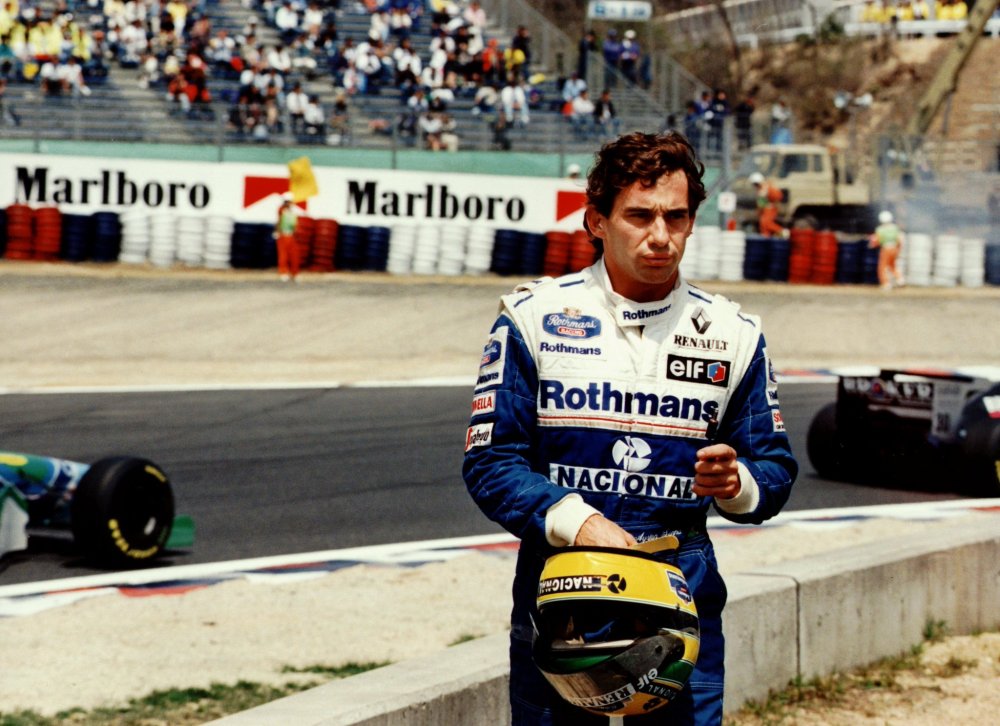 senna.thumb.jpg.9d245cd2b3a2ef8f1c2a210caa981ff2.jpg