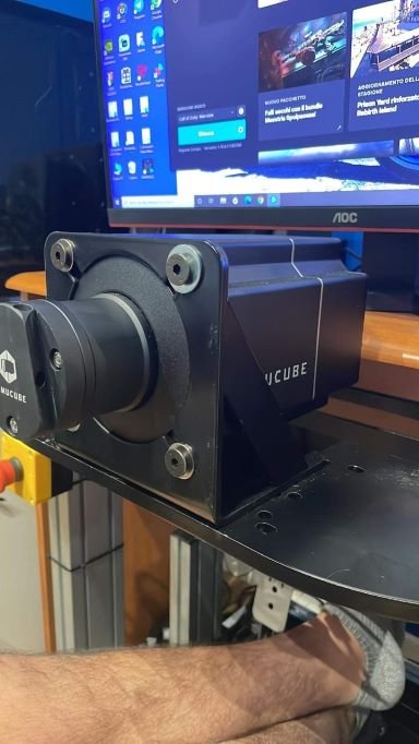simucube01.jpg.7ac5e26df4d4c0a46e4ff2bb0dff2ae6.jpg