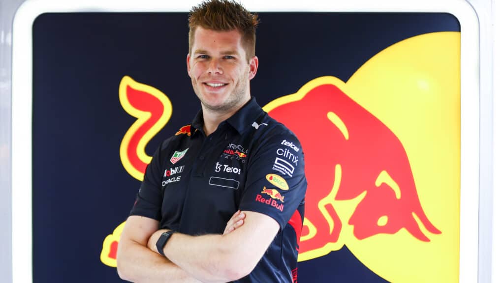 More information about "Rudy van Buren pilota ufficiale del simulatore Red Bull Formula 1 !"