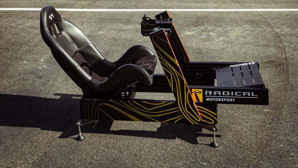 More information about "Radical Motorsport presenta la sua postazione ASR-F PRO Radical Edition"