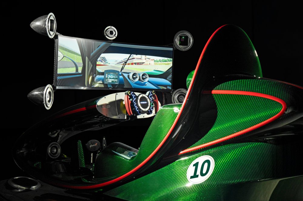 Simulatore-Huayra-R-Dettagli-Monitor.jpg