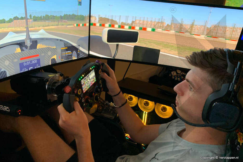 max-verstappen-simracing-2.jpg